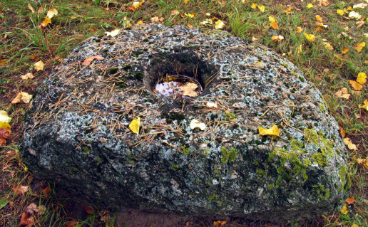 17. akmuo su dubeniu.jpg